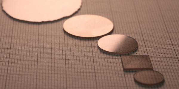 汇聚尖端科技，铸就卓越性能，奥趋光电正式批量量产新一代超宽禁带半导体高端材料——高质量氮化铝单晶衬底系列产品