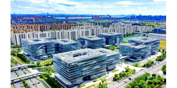 动态 | 区委书记周徐胤一行莅临奥趋光电指导调研